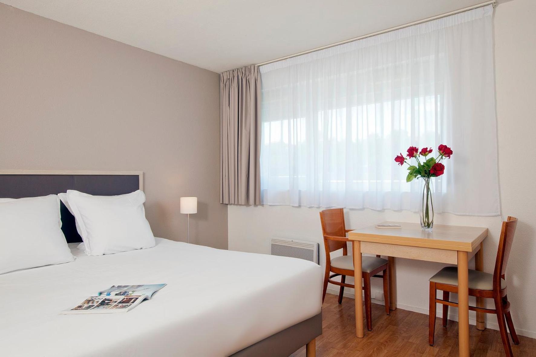 Sejours & Affaires Poitiers Lamartine Aparthotel ภายนอก รูปภาพ